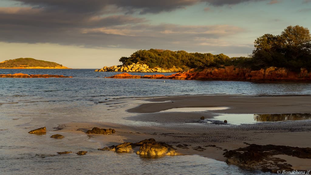Plage de San Ciprianu au coucher de soleil (Photo de Jean François Bonachera)